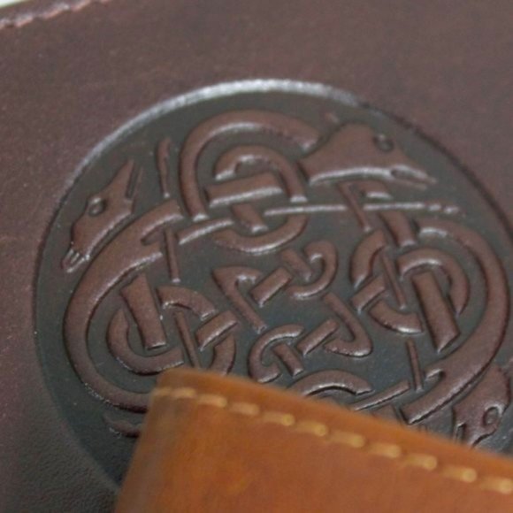 New Made in Ireland Celtic Hound Dog Genuine Leather Wallet Mens - Picture 7 of 9